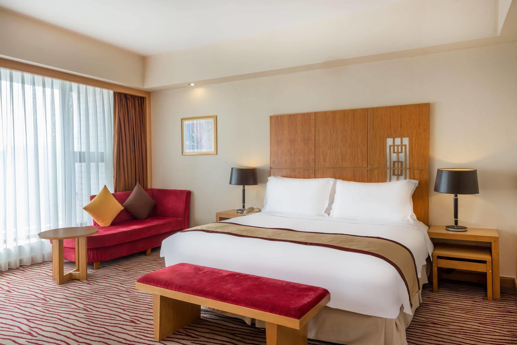 Crowne Plaza Zhanjiang Kang Yi, An Ihg Hotel Екстер'єр фото