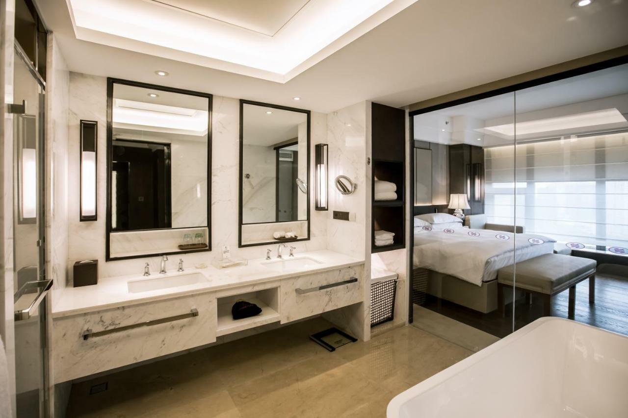 Crowne Plaza Zhanjiang Kang Yi, An Ihg Hotel Екстер'єр фото