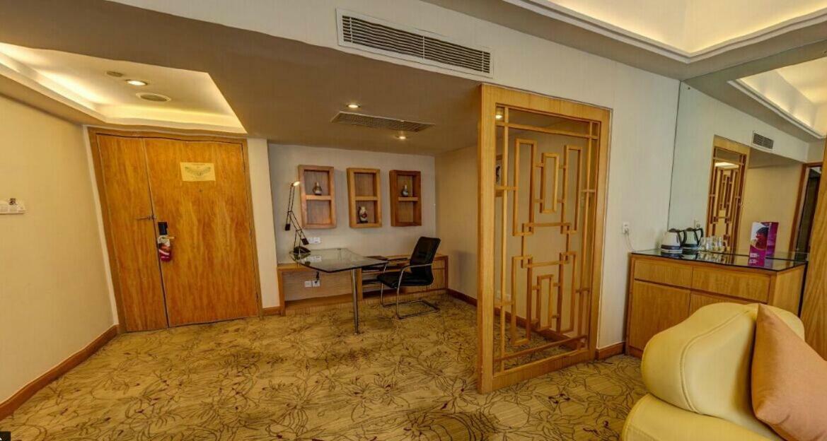 Crowne Plaza Zhanjiang Kang Yi, An Ihg Hotel Екстер'єр фото