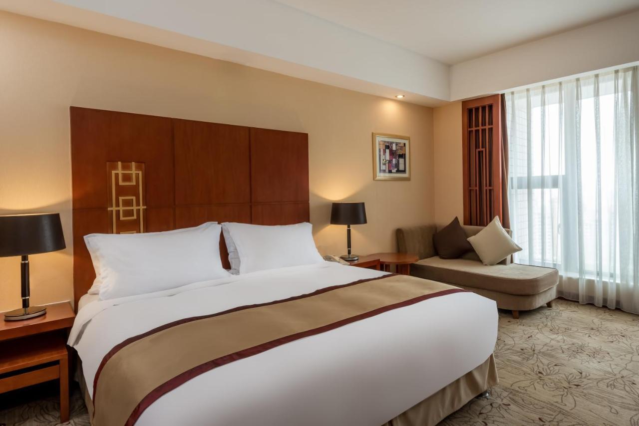 Crowne Plaza Zhanjiang Kang Yi, An Ihg Hotel Екстер'єр фото